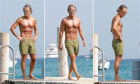 È un enorme piacere tornare dopo 9 mesi a coverciano e rivedere i ragazzi. Roberto Mancini shows off incredible physique as the 53 ...