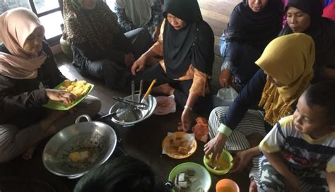 Pertanian dalam arti luas adalah suatu sektor yang mengemukakan berbagai hal tentang keberadaan biologi di bumi baik nabati maupun hewani selain manusia, yang diperuntukkan bagi kelangsungan hidup manusia. KKN UGM Optimalkan Hasil Pertanian Pascapanen ...