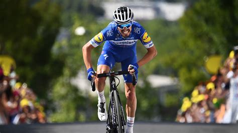 Die konkurrenz hofft nun auf den einbruch des gesamtführenden julian alaphilippe. Julian Alaphilippe Leads Tour de France After a Calculated ...