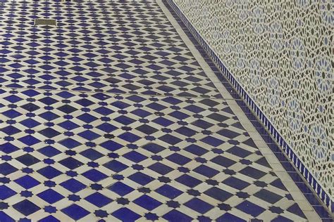 Auf großen flächen werden maurische fliesen auch gern als mosaik gelegt, das bedeutet, es gibt ein zentrum. Andalusische Keramik, Fliesen, Mosaik kaufen, Besonderheit ...