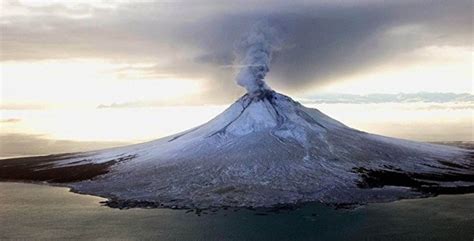 Alaska Island Volcano Eruption Causes Alert