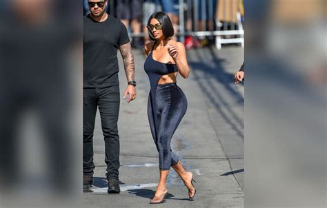 Kim Kardashian S Ribs Pop Out Of Outfit After Skinny Comments