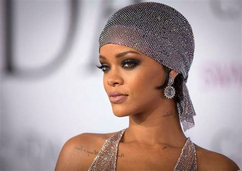 Rihanna Honored As Fashion Icon Of The Year