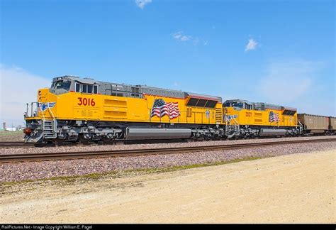 Railpicturesnet Photo Up 3016 Union Pacific Emd Sd70ah T4 At Rochelle