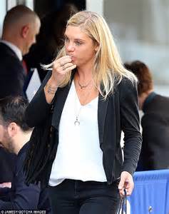 Prince Harrys Ex Girlfriend Chelsy Davy Pulls A Hair From Her Mouth