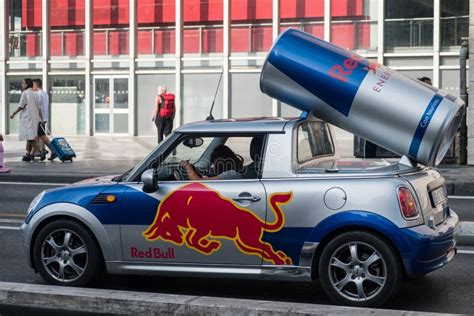 Voiture De Publicité De Red Bull Photo Stock éditorial Image Du