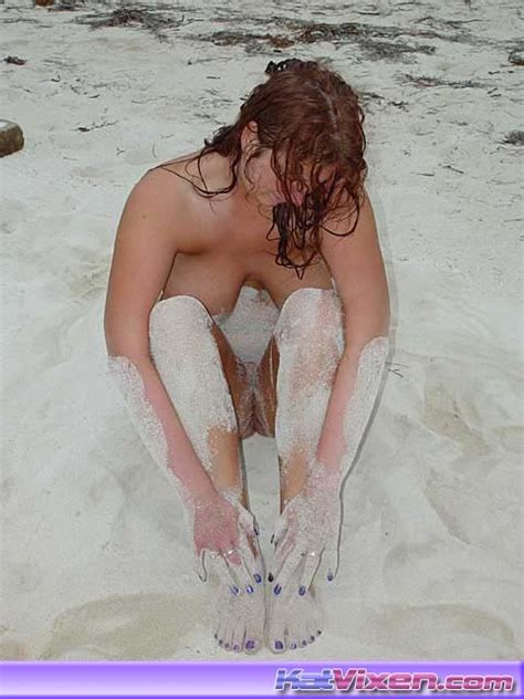 Toni Katvixen Playing Around On The Beach Xxx Dessert Picture 16