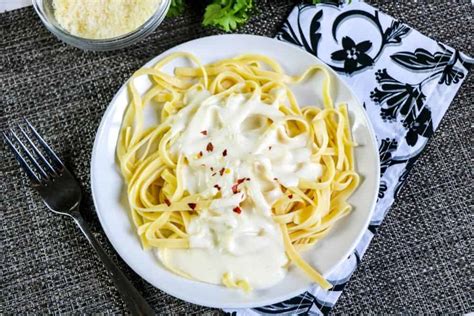 Copycat olive garden chicken alfredo from www. Copycat Olive Garden Garlic Alfredo Sauce Recipe - Saving ...