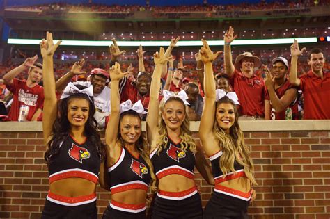 Louisville Cheerleader Reacts To Going Viral During Notre Dame Game