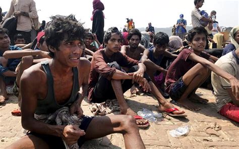 .80,000 orang pelarian rohingya di malaysia dan bilangan ini meningkat ke hampir 100,000 lebih pelarian rohingya yang berada di malaysia. 60 pelarian Rohingya maut dalam bot ke Malaysia - Sikap ...