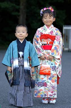Se desarrollan a pie, sobre el suelo y sin. Ecchi-senpai: Día del niño en Japón