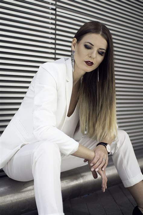 Cosplay beetlejuice fancy suit costume white&black full. White Women Suit vs Navy Suit - Fashion Addicted