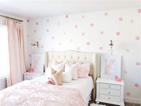Have you ever wanted to sketch out a new bedroom layout to plan where you would like your furniture or thinking of rearranging the pieces? Simple Pink Swan Room - White Lane Decor