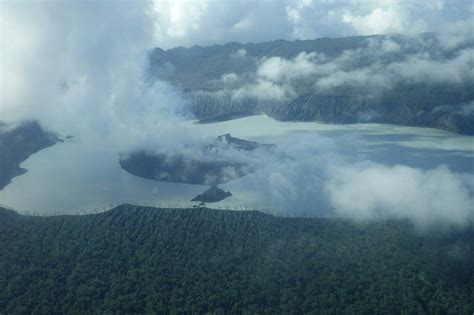 Vanuatu Volcano Eruption Sparks Ambae Island Evacuation Bbc News