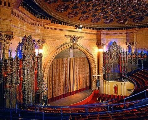 Los leones watch movie theater. Million Dollar Theater - auditorium | Classic movie ...