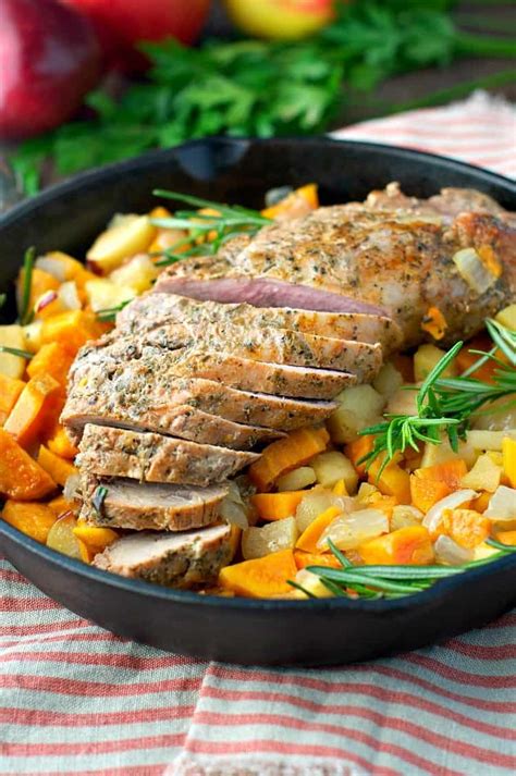 Stir the parsley into the potatoes and serve with the sliced pork. Roasted Pork Tenderloin with Apples - The Seasoned Mom