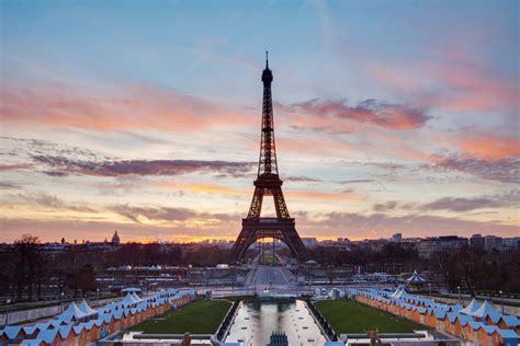 朝のエッフェル塔 早朝のパリの風景 フランスの風景 Beautiful 世界の絶景 美しい景色