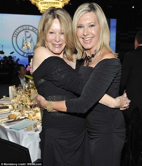 Olivia Newton Johns Sister Rona Dies After Brain Cancer Battle Daily