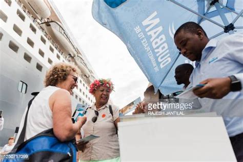 Cruise Ship Welcome Photos And Premium High Res Pictures Getty Images