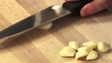 March 3, 2014 at 12:01 am. Cooking School: How To Mince Garlic... Fast - YouTube