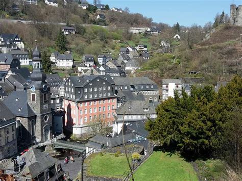 Monschau im nationapark eifel in 4k. Rotes Haus - Monschau, Aachen | Wandertipps & Fotos | Komoot