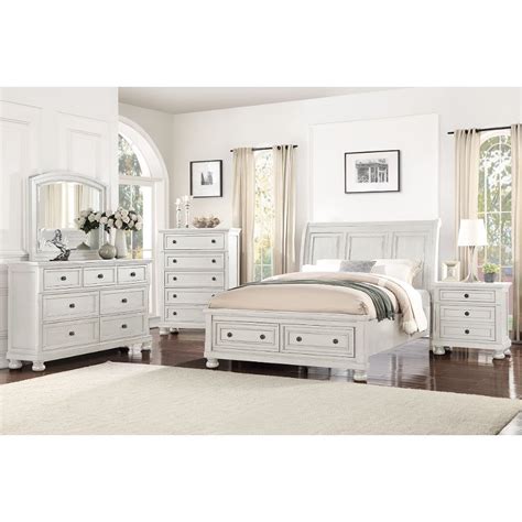 King size bedroom sets are ideal for houses with large rooms and vast spaces. Classic Traditional White 4 Piece King Bedroom Set ...