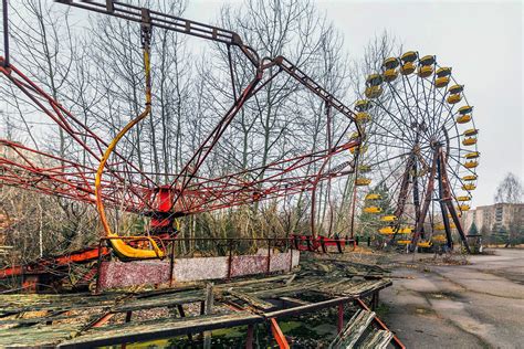 These Spooky Photos Of Chernobyls Abandoned Fairground Will Haunt