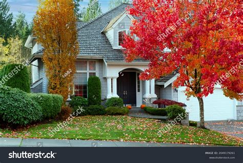 719456 House Autumn Images Stock Photos And Vectors Shutterstock