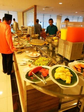 Positioning itself as a 4 star city hotel, paya bunga hotel houses 208 well appointed rooms and suites. Terengganu My Heritage: Berbuka Puasa di TH Hotel ...