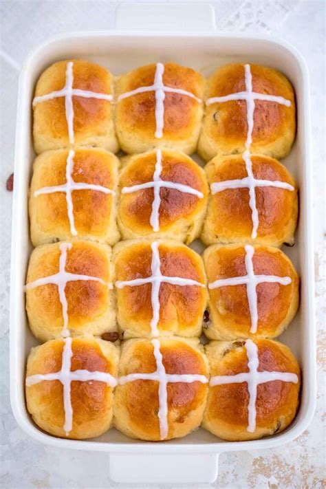 easy hot cross buns recipe [video] sweet and savory meals