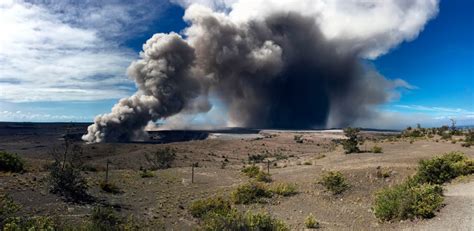 Explosive Kīlauea Volcano Eruption Sends Ash Plume 30000 Feet Into Sky