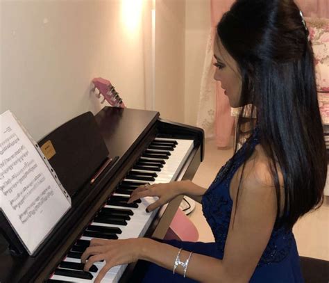 Self Taught Saudi Pianist Eman Gusti Giving Stunning Performances In