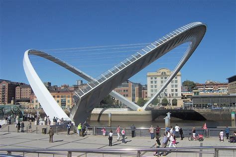 Gateshead Millennium Bridge — Wikipédia