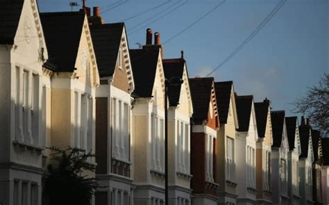 The growth in uk house prices continues to skyrocket, but experts predict the housing market will crash this summer. Poll: UK house prices won't match low inflation until 2021 ...