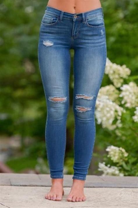 61 Astonishing Ripped Jeans Outfit Ideas Cute