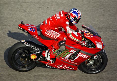 As casey stoner retires from motogp, bbc sport asks why he is going and what he will do next. Casey Stoner motogp 2007 champion | Casey stoner 2007 ...