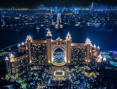 The Amazing Atlantis The Palm Hotel At Night A Shining Pearl Of Gulf