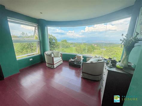 Tagaytay House With Magnificent View Of Taal Lake And Volcano