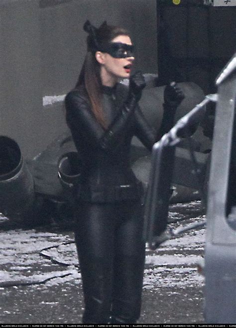 On Set Of The Dark Knight Rises Anne Hathaway Photo 28513943 Fanpop