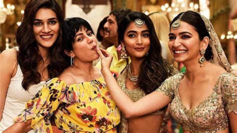 Housefull 4 Kriti Sanon Pooja Hegde Kriti Kharbanda Share A Candid Pic