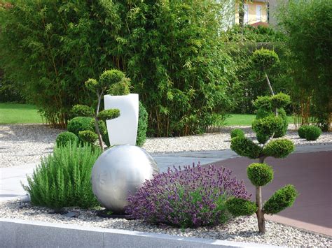 Ein garten erblüht, grünt, vergammelt, vergrast, verkommt, verwildert. Leistungen - Bruckmeier Garten- und Landschaftsbau
