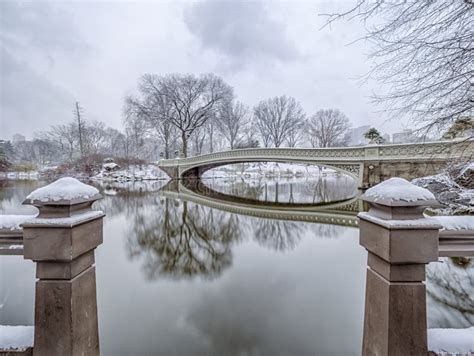 Central Park Del Ponte Dellarco Durante La Tempesta Della Neve