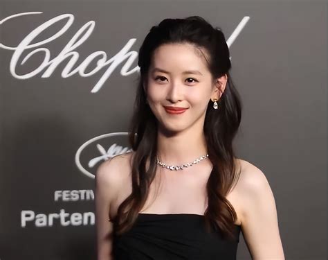Zhang Zetian Attended The Cannes Dinner Her Black Dress Wrapped Her