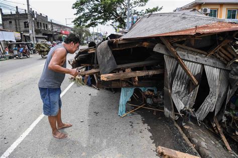 supertufão nas filipinas polícia reporta a morte de cinco socorristas