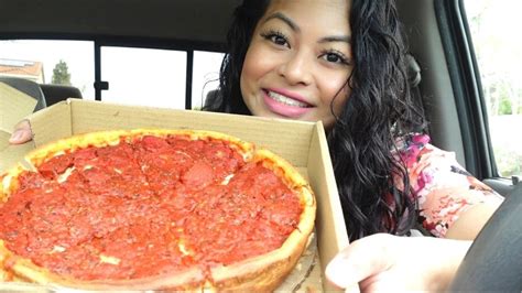Trying Chicago Deep Dish Pizza For The First Time Youtube