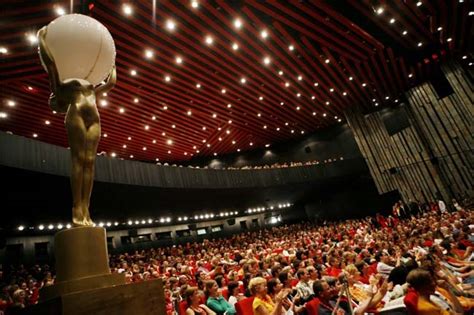 Téma filmový festival karlovy vary na wiki.ahaonline.cz. Historie filmového festivalu Karlovy Vary. Jak to všechno ...