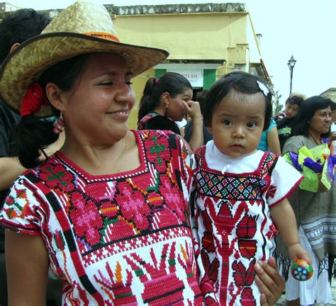 Mama y bebe. Indigenous people of Oaxaca, Mexico. Certain regions of Mexico are primarily made ...