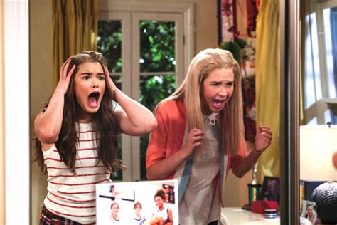 Alexa And Katie Review Netflixs Teen Sitcom Combats Cancer With Heart