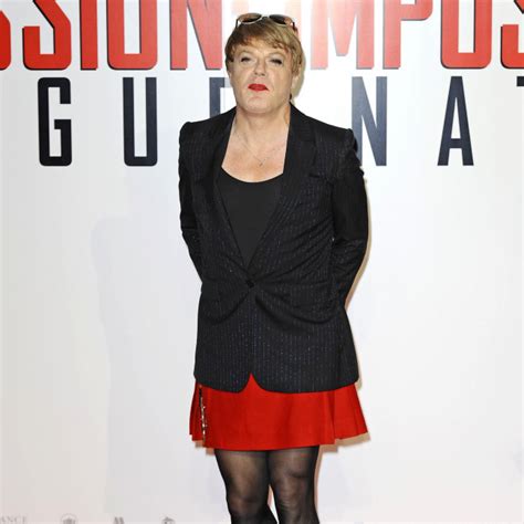 Eddie Izzard Says Its An Honour When People Use She Her Pronouns