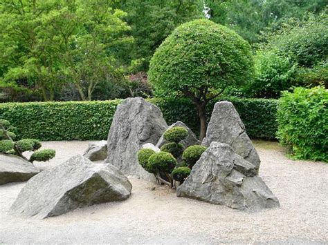 Nice 40 Simple Rock Garden Decor Ideas For Your Front Or Back Yard